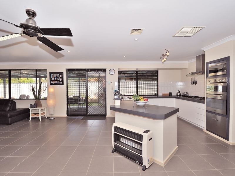 9 Brougham Crescent, Orelia WA 6167