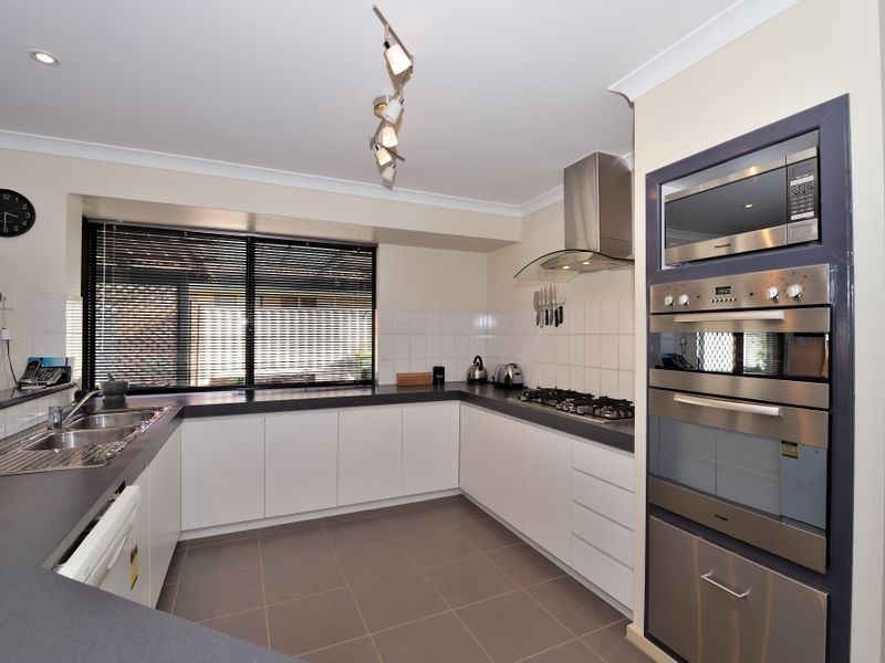 9 Brougham Crescent, Orelia WA 6167