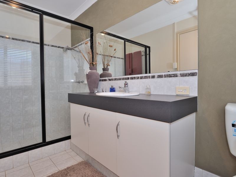 9 Brougham Crescent, Orelia WA 6167