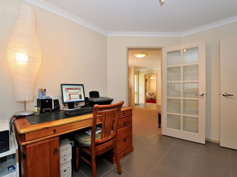 9 Brougham Crescent, Orelia WA 6167