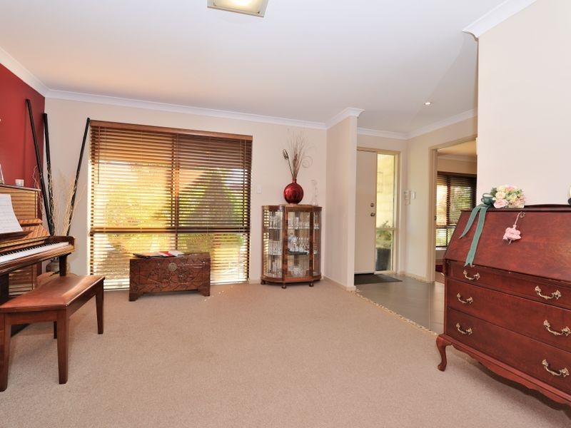 9 Brougham Crescent, Orelia WA 6167