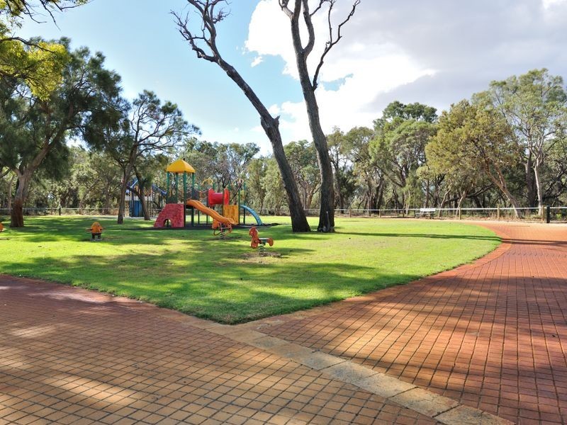 9 Brougham Crescent, Orelia WA 6167