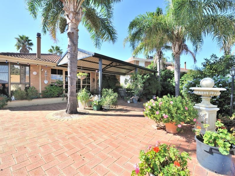 14 Falcon Court, High Wycombe WA 6057