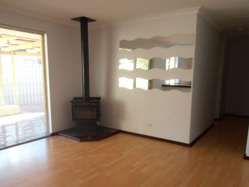 2 Darkins Retreat, Parmelia WA 6167