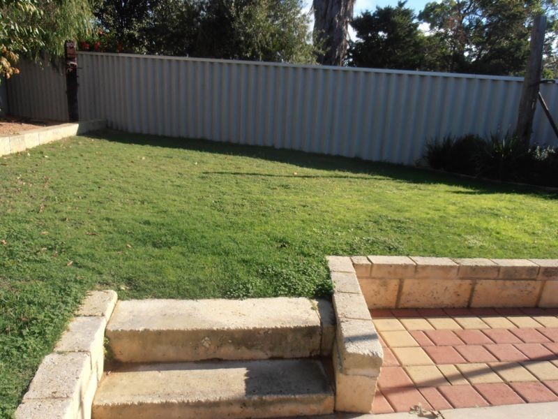 2 Darkins Retreat, Parmelia WA 6167