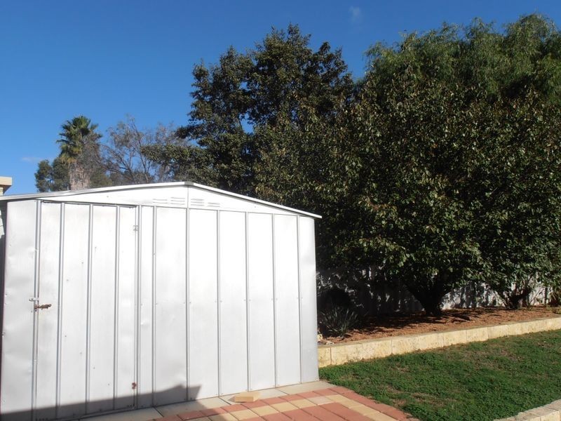 2 Darkins Retreat, Parmelia WA 6167
