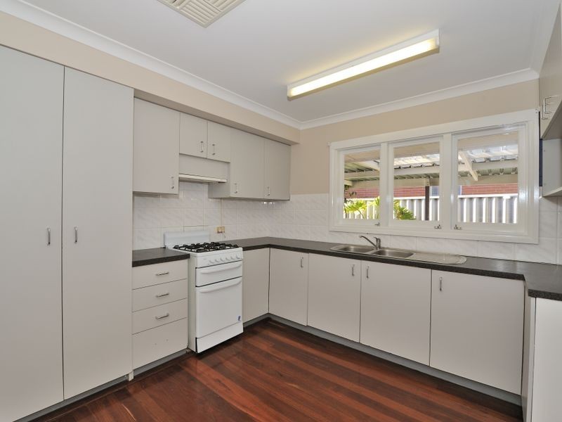 4 Clark Way, Orelia WA 6167