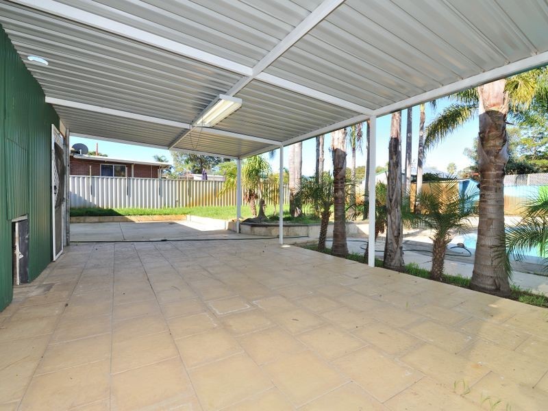4 Clark Way, Orelia WA 6167