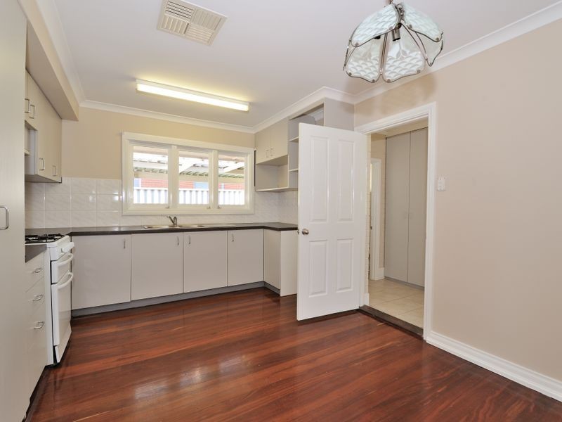 4 Clark Way, Orelia WA 6167