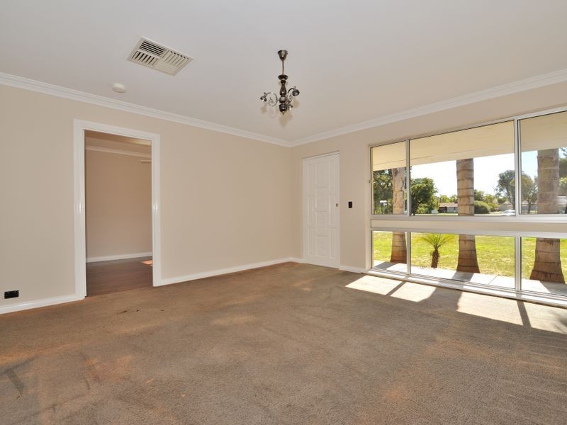 4 Clark Way, Orelia WA 6167