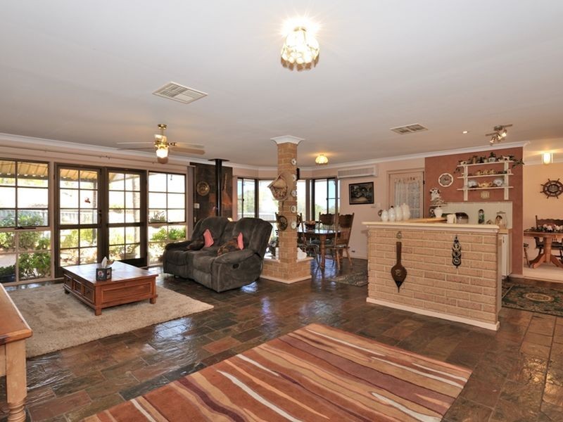 14 Falcon Court, High Wycombe WA 6057