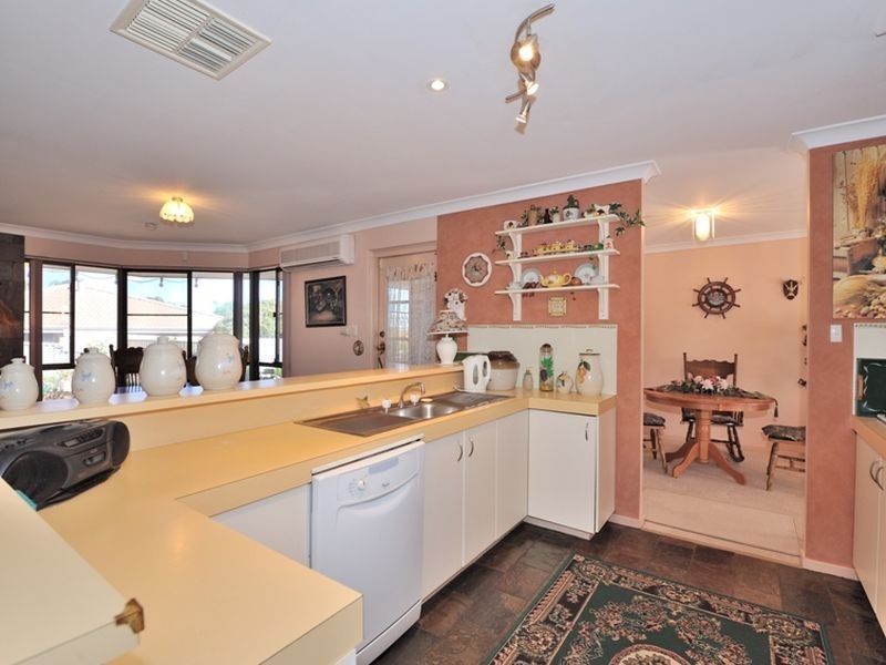 14 Falcon Court, High Wycombe WA 6057