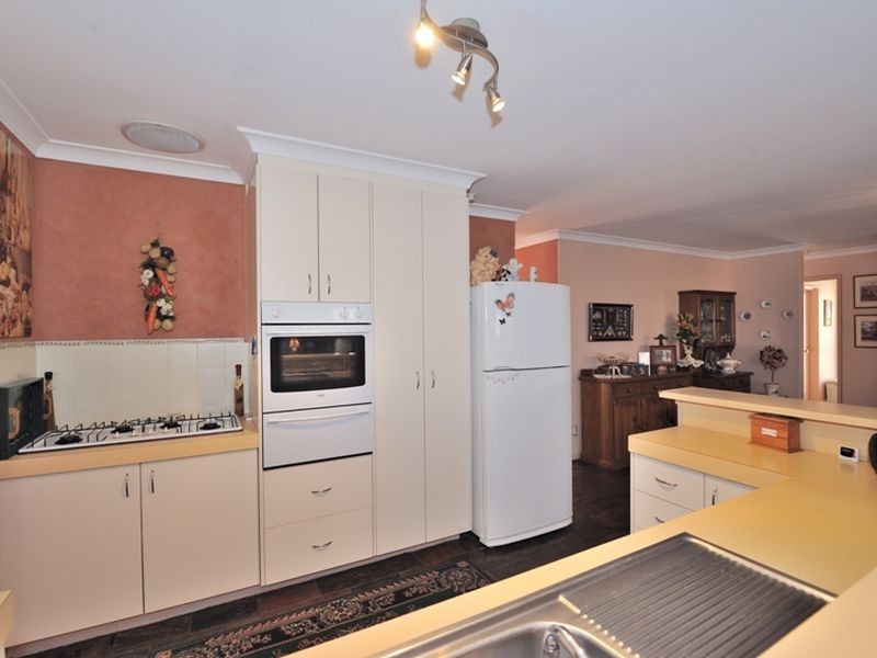 14 Falcon Court, High Wycombe WA 6057