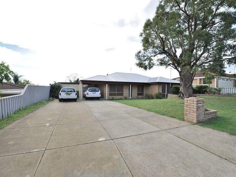 15 Camfield Loop, Parmelia WA 6167