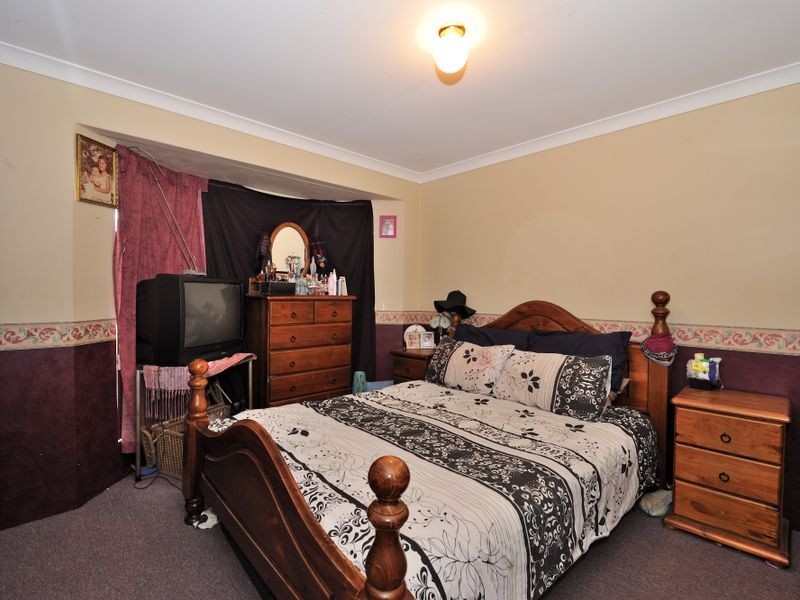 15 Camfield Loop, Parmelia WA 6167