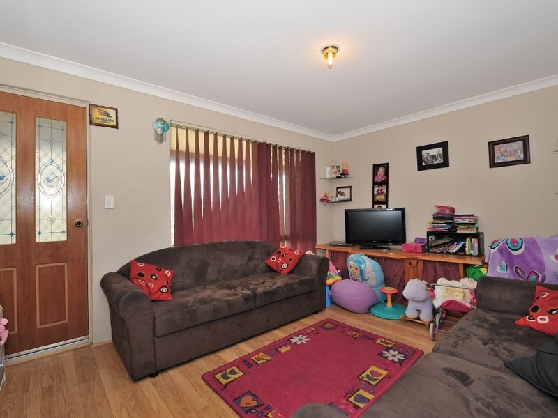15 Camfield Loop, Parmelia WA 6167