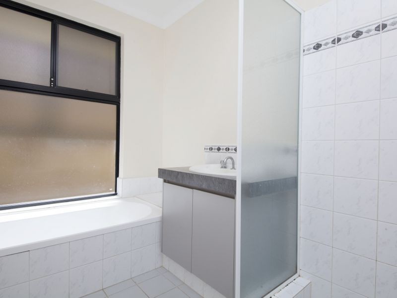 3 Pepperell Crescent, Leda WA 6170