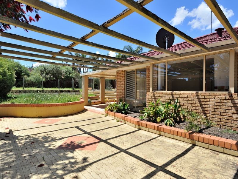 3 Cowlishaw Rise, Parmelia WA 6167