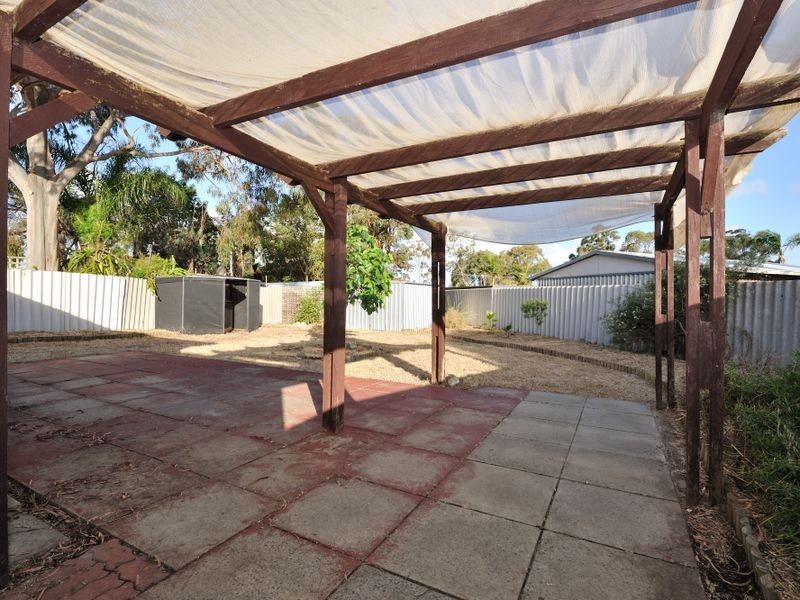 39 Madden Way, Parmelia WA 6167