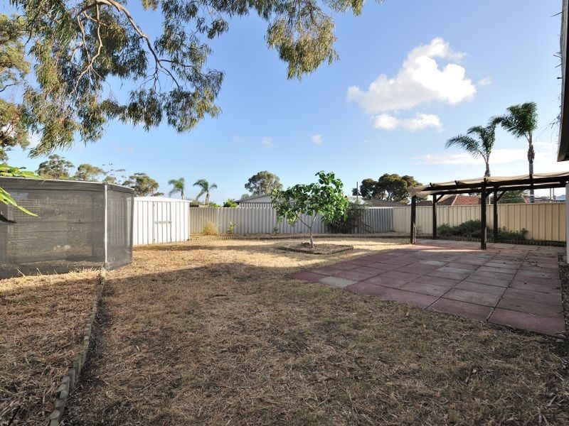 39 Madden Way, Parmelia WA 6167