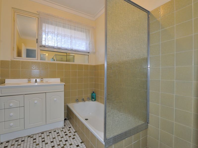 13 Mulligan Way, Orelia WA 6167