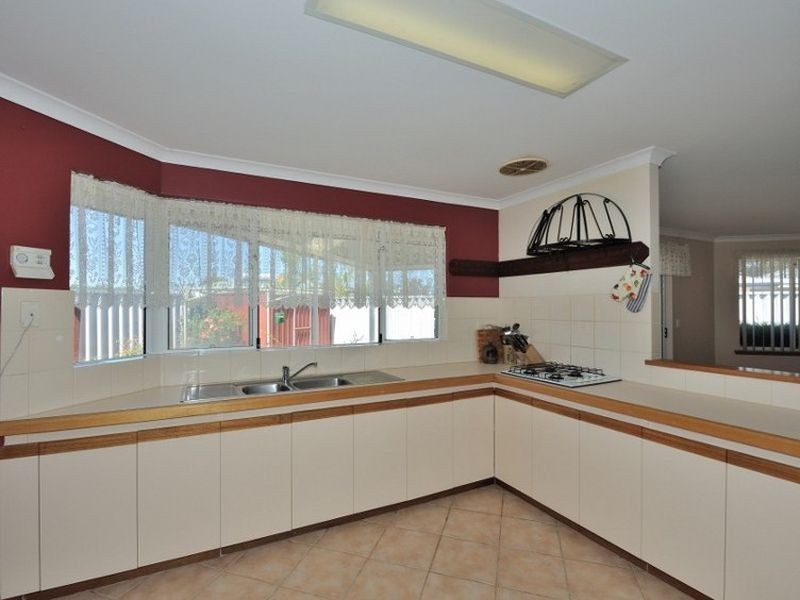 15 Doherty Heights, Parmelia WA 6167