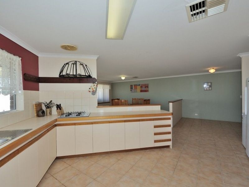 15 Doherty Heights, Parmelia WA 6167