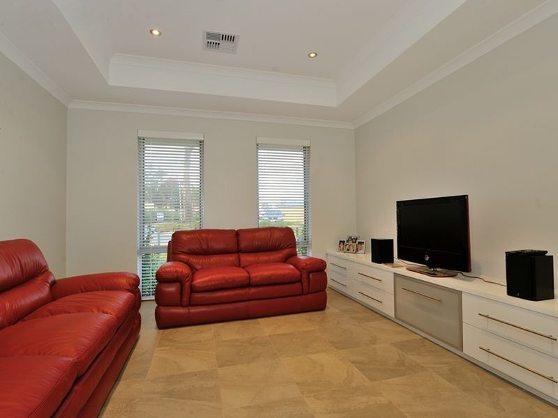 1 Esher Lane, Wellard WA 6170