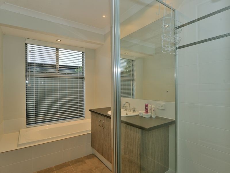 1 Esher Lane, Wellard WA 6170