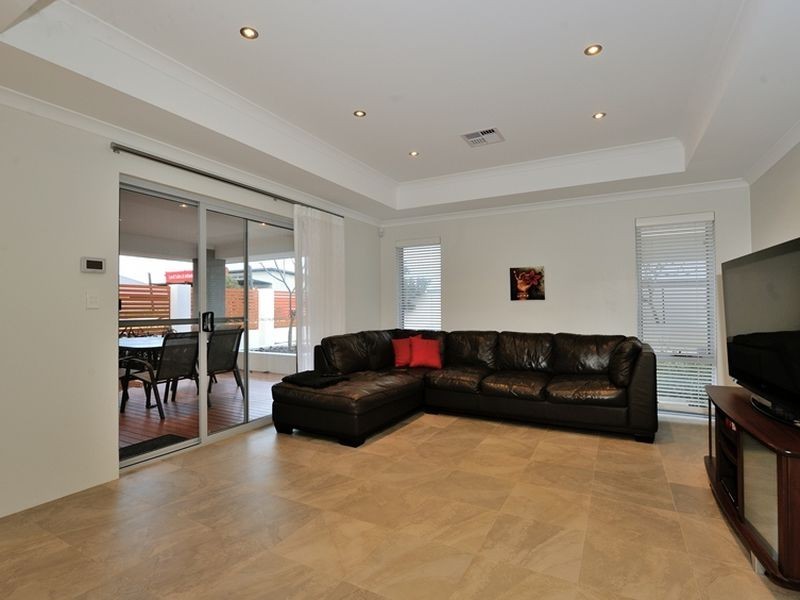 1 Esher Lane, Wellard WA 6170