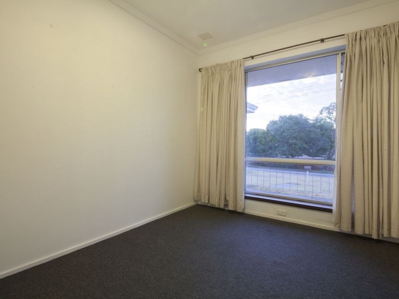 3 Canham Way, Orelia WA 6167