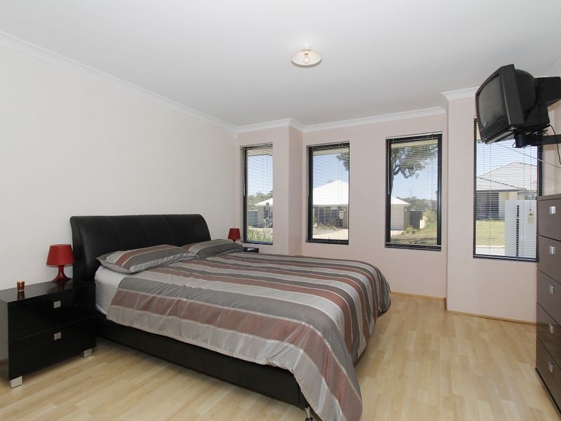 8 Wincanton Chase, Leda WA 6170