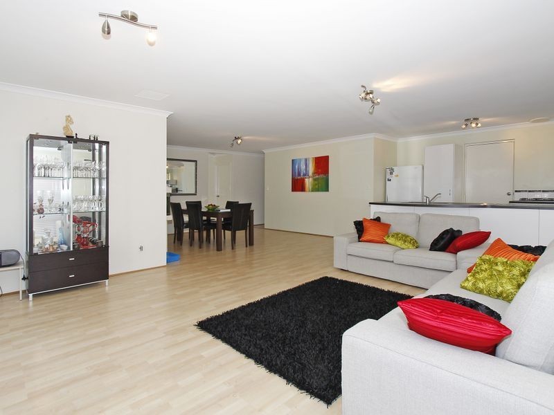 8 Wincanton Chase, Leda WA 6170