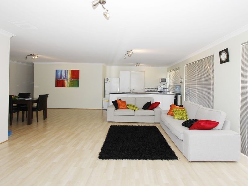 8 Wincanton Chase, Leda WA 6170