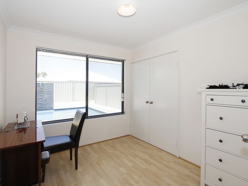 8 Wincanton Chase, Leda WA 6170