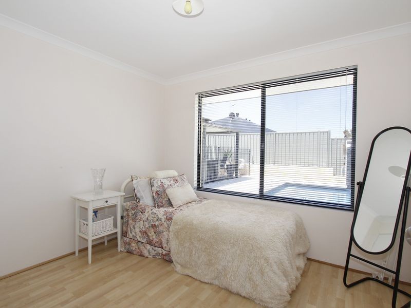 8 Wincanton Chase, Leda WA 6170