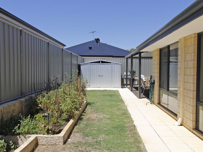 8 Wincanton Chase, Leda WA 6170