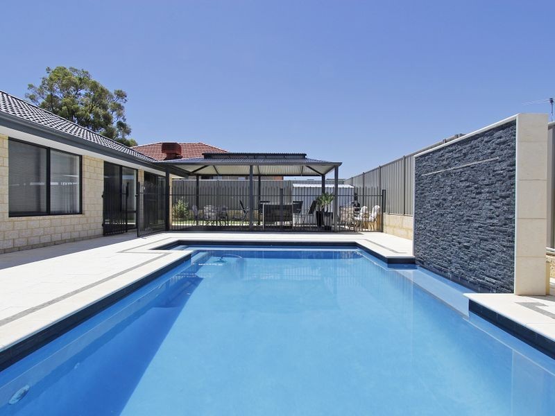 8 Wincanton Chase, Leda WA 6170