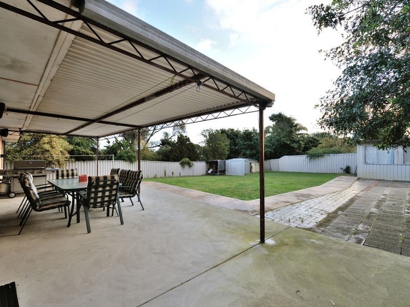 11 Pudney Place, Orelia WA 6167