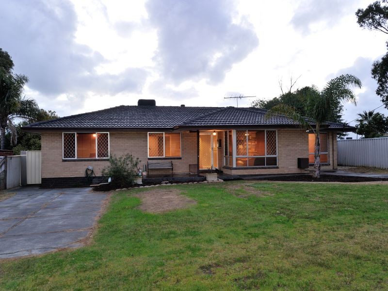 11 Pudney Place, Orelia WA 6167