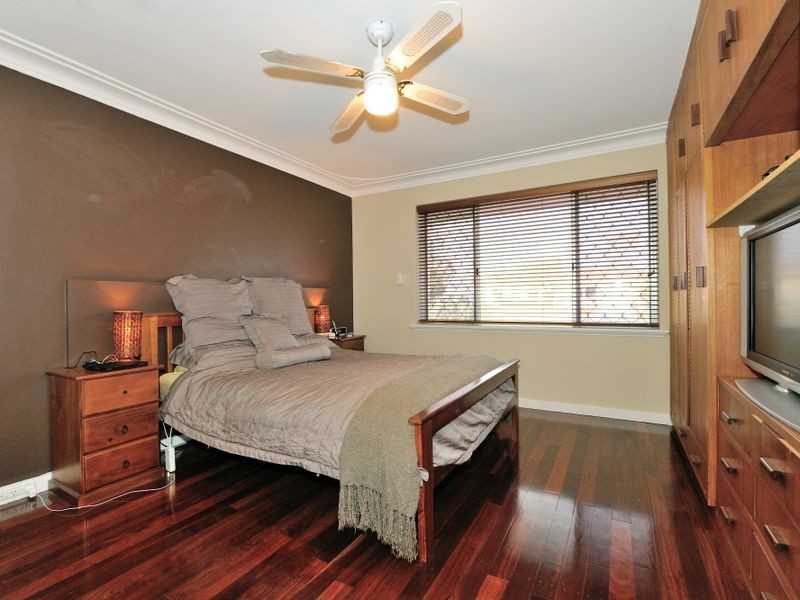 11 Pudney Place, Orelia WA 6167