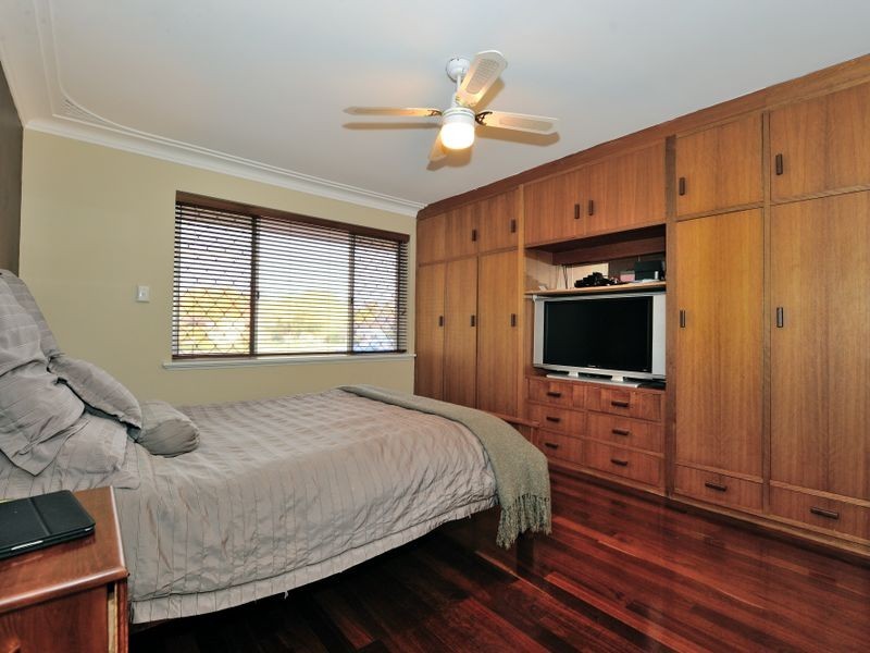 11 Pudney Place, Orelia WA 6167