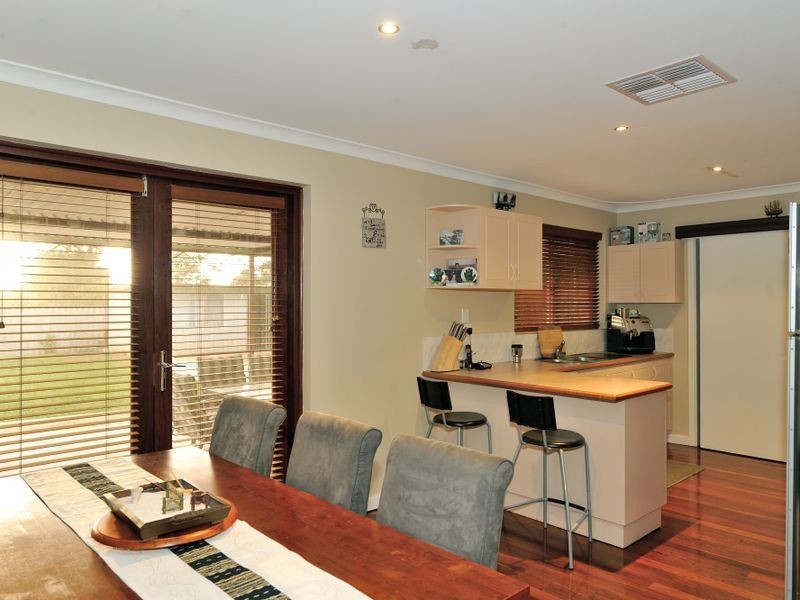 11 Pudney Place, Orelia WA 6167