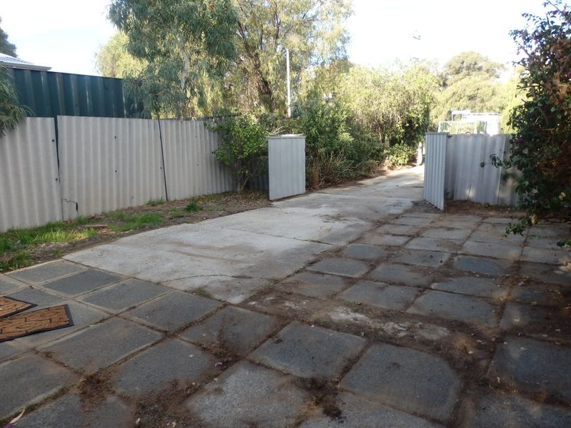 27 Cowcher Way West, Medina WA 6167