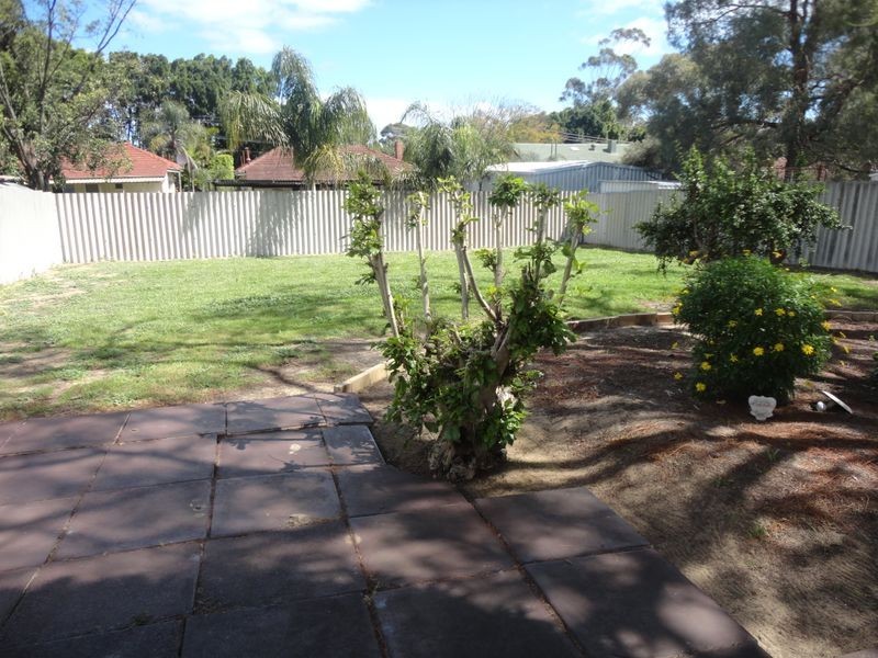 16 Crabtree Way, Medina WA 6167