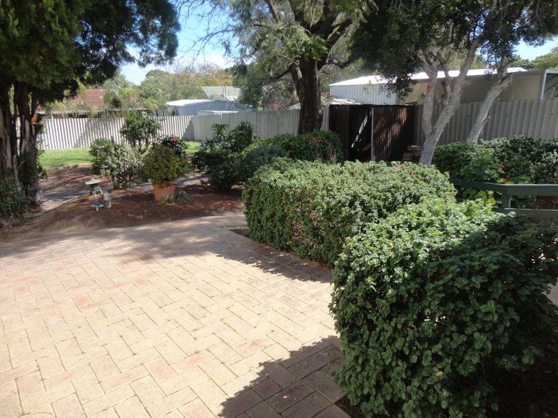 16 Crabtree Way, Medina WA 6167