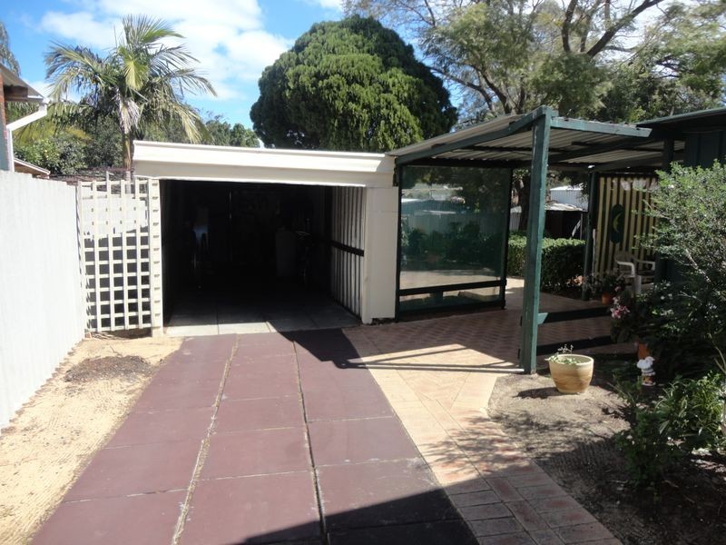 16 Crabtree Way, Medina WA 6167