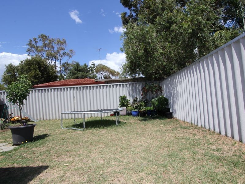2 Riley Place, Leda WA 6170