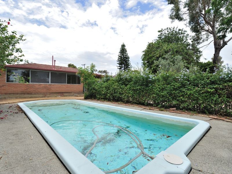 17 Farmer Way, Parmelia WA 6167
