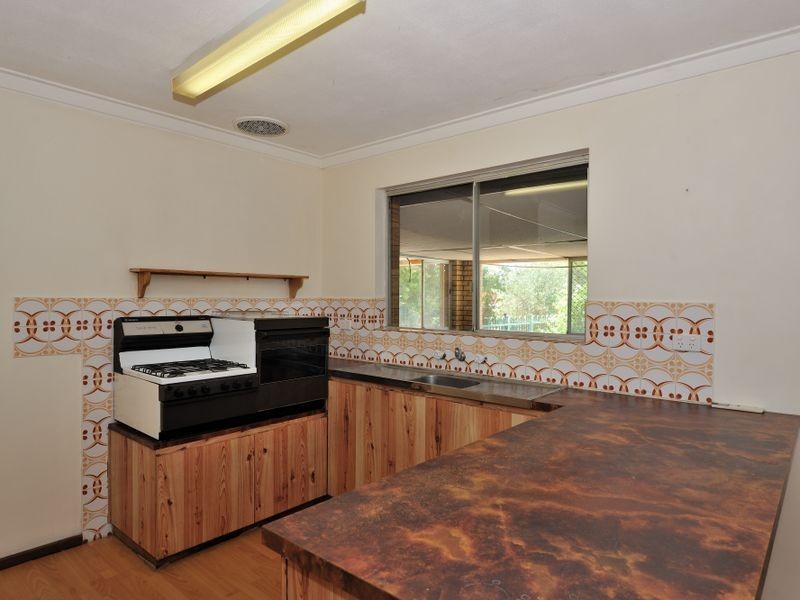 17 Farmer Way, Parmelia WA 6167